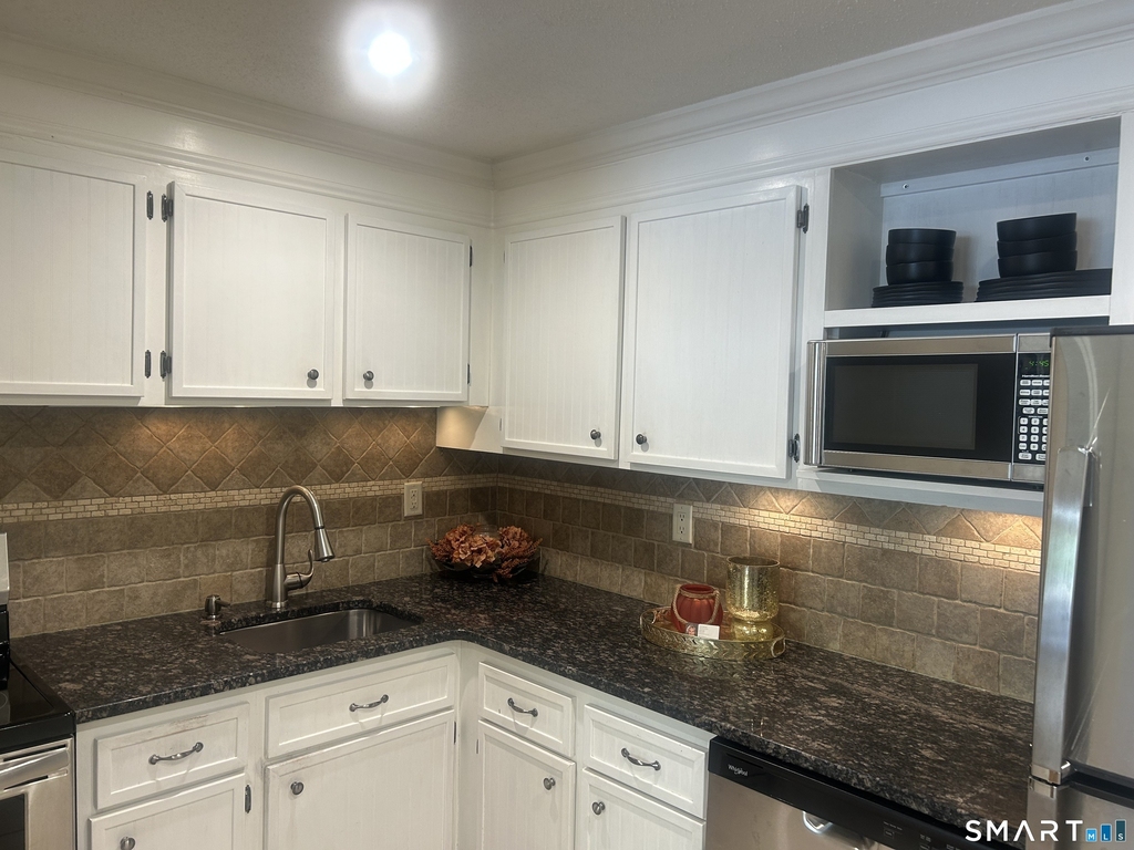 108 Oakwood Avenue - Photo 18