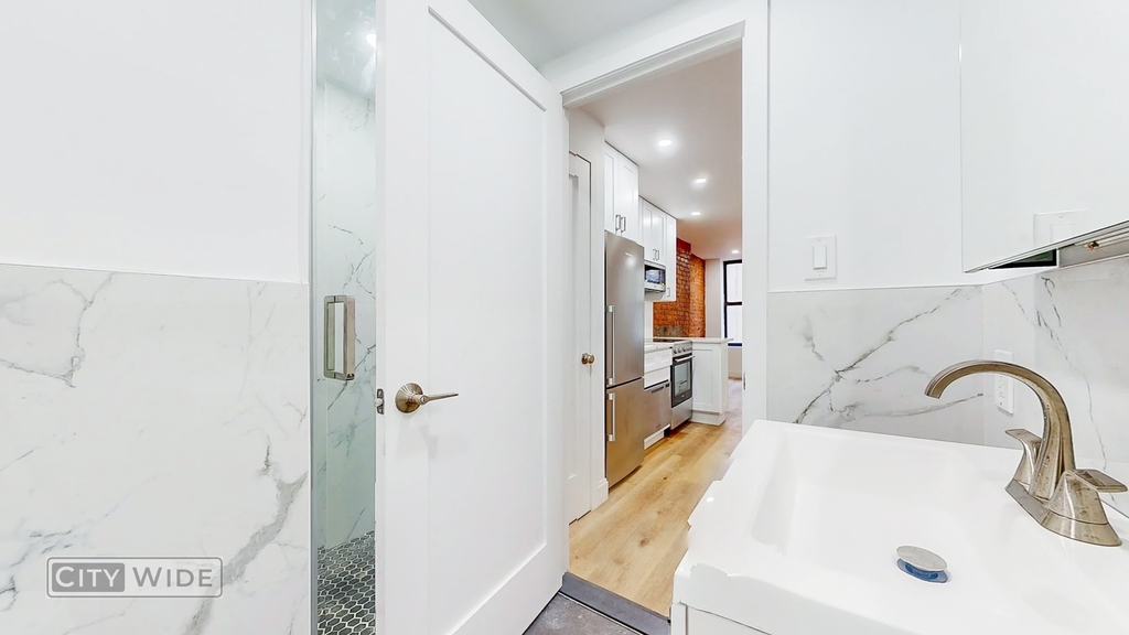 93 Clinton Street - Photo 4