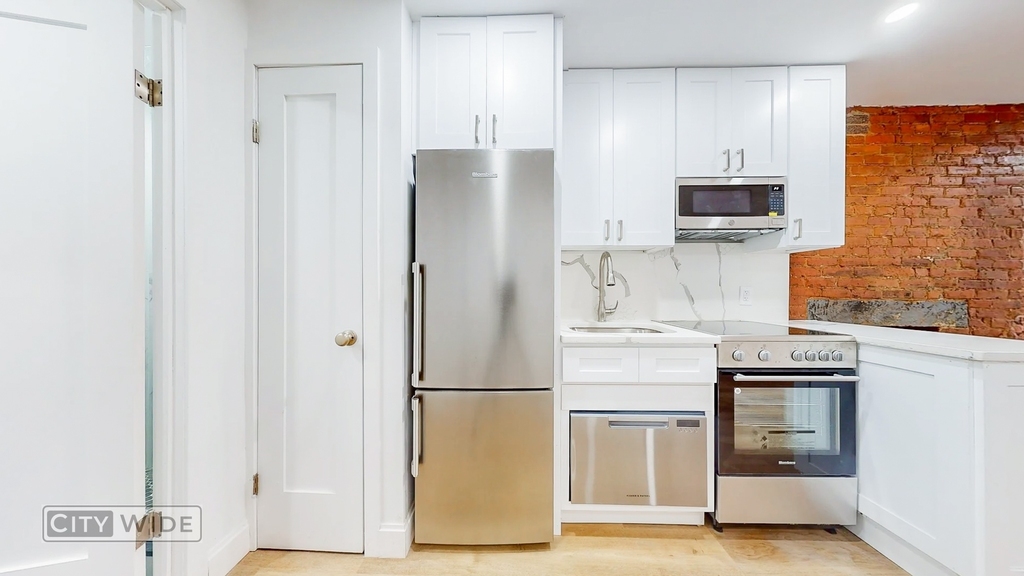 93 Clinton Street - Photo 3