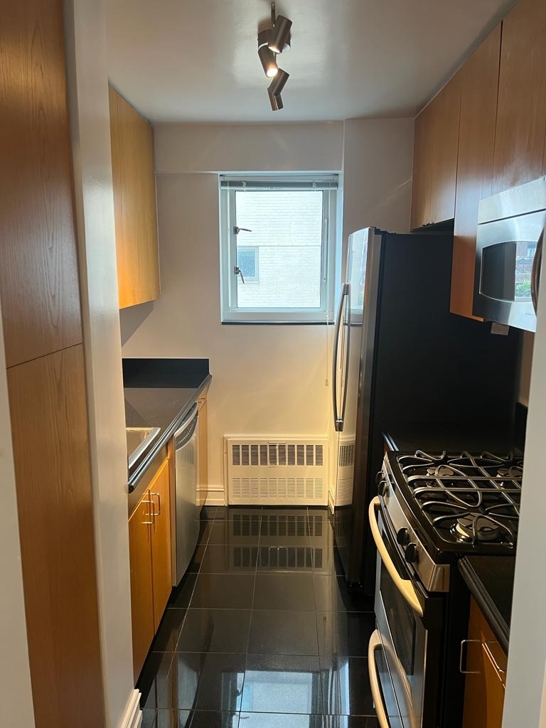 East 71st Street - Photo 0