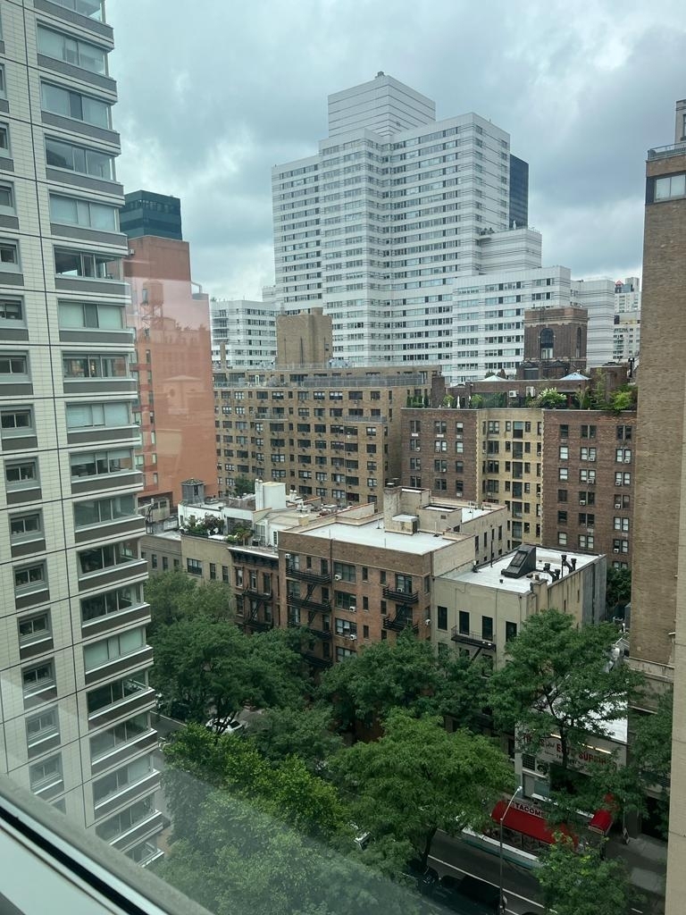 East 71st Street - Photo 13