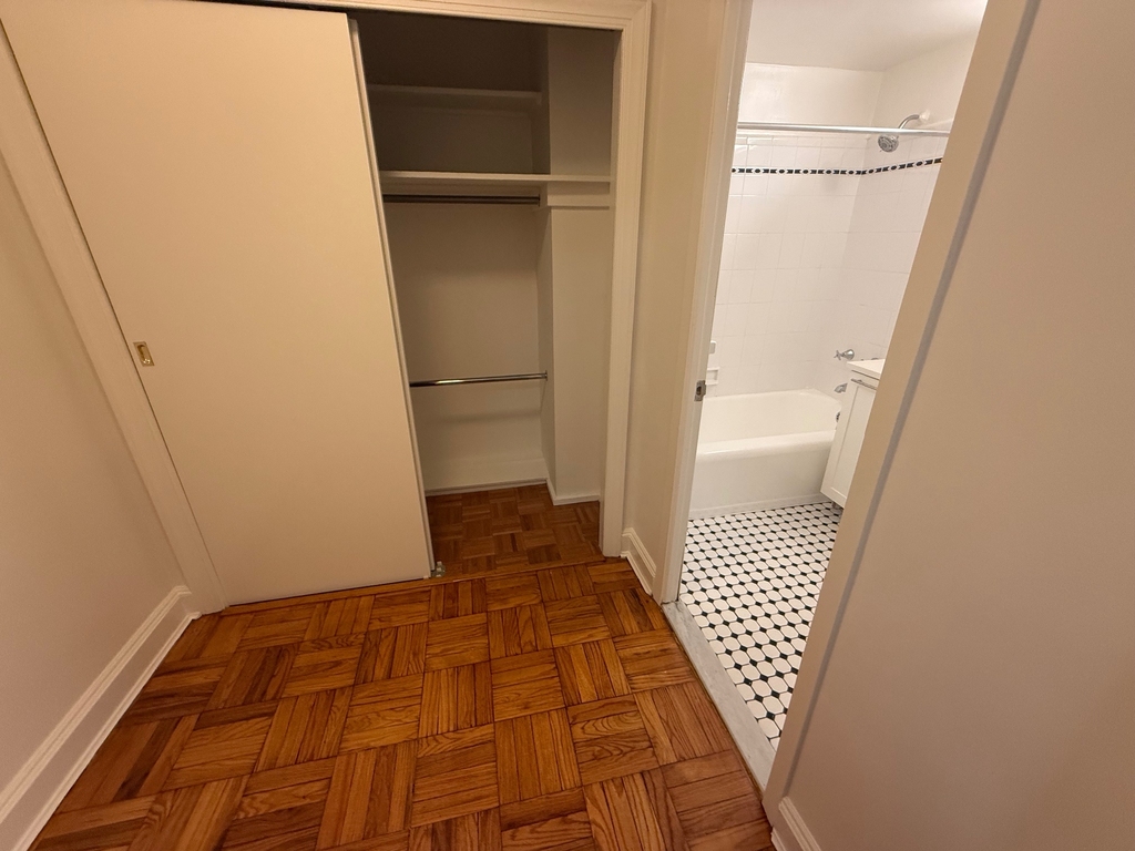 412 East 55th Street - Photo 7