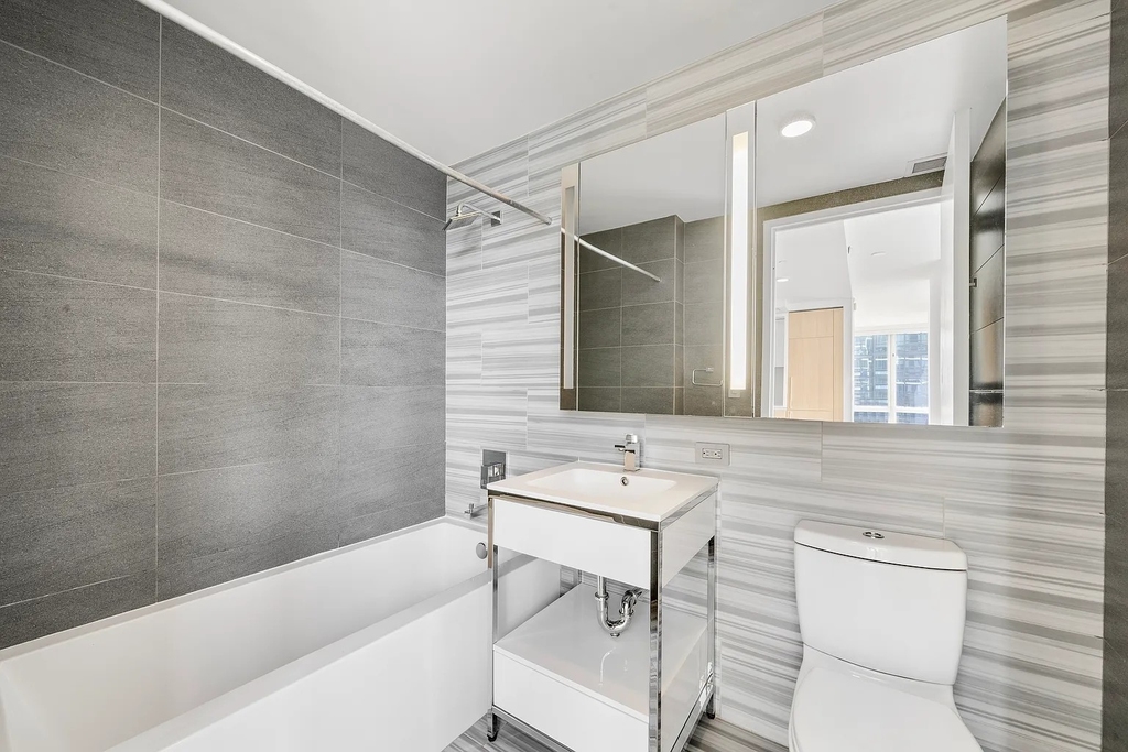 605 West 42nd Street - Photo 4