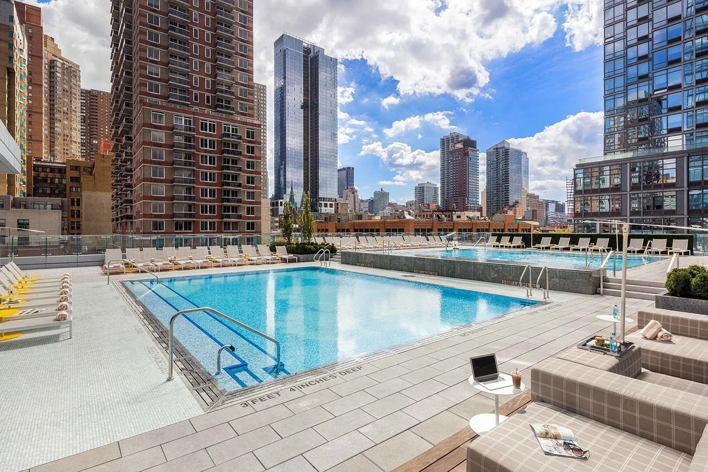 605 West 42nd Street - Photo 7