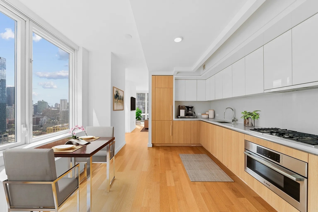 605 West 42nd Street - Photo 2