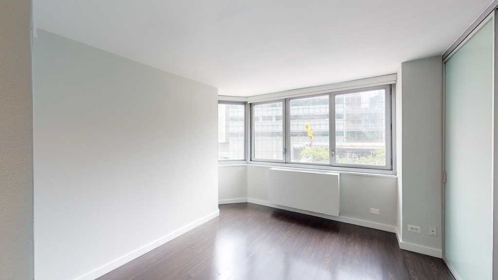401 E 34th St - Photo 2