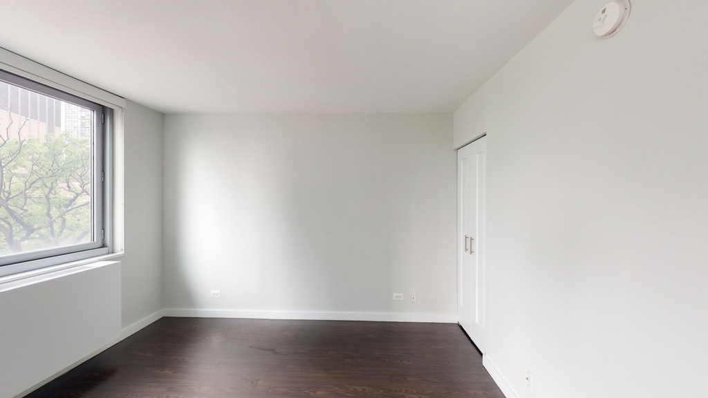 401 E 34th St - Photo 3