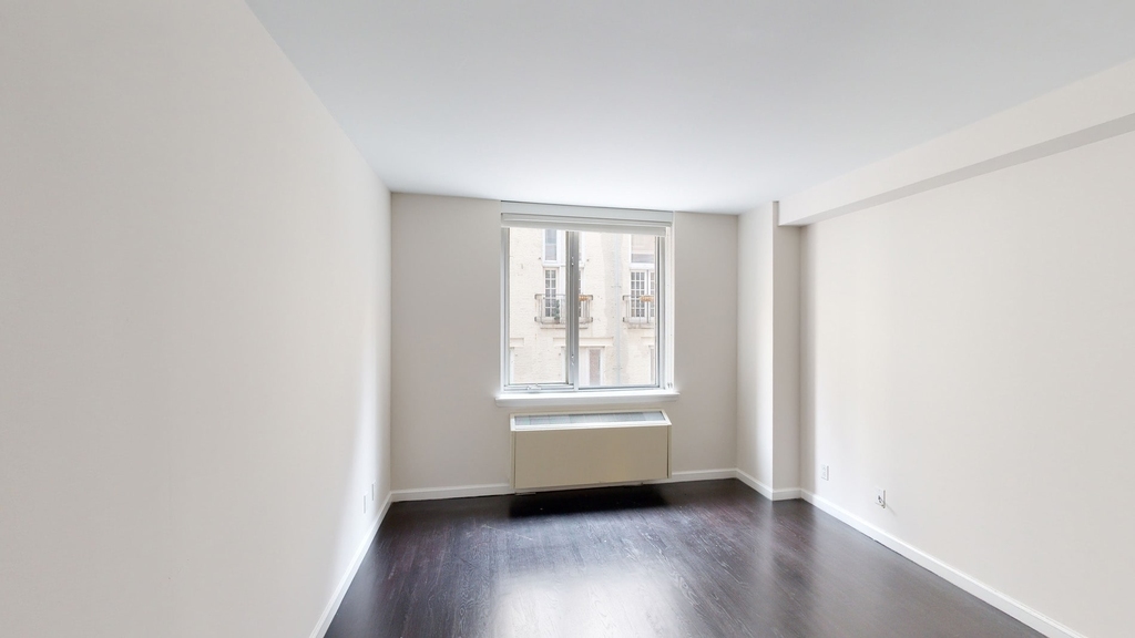 120 W. 21st - Photo 3