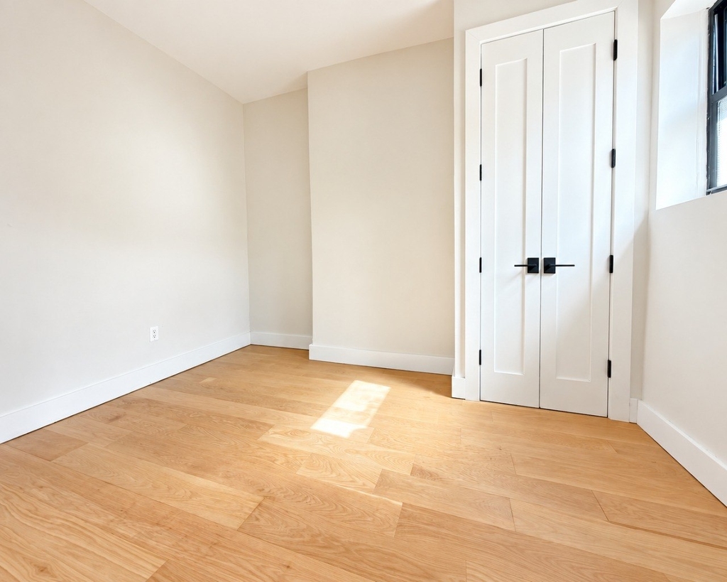 72 Greenpoint Avenue - Photo 4