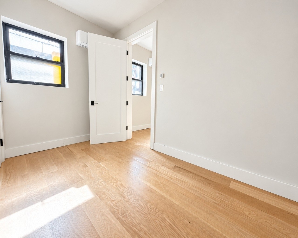 72 Greenpoint Avenue - Photo 5