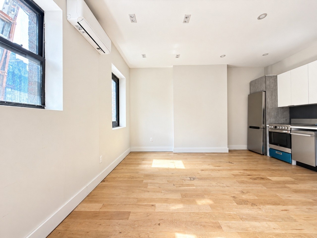 72 Greenpoint Avenue - Photo 1