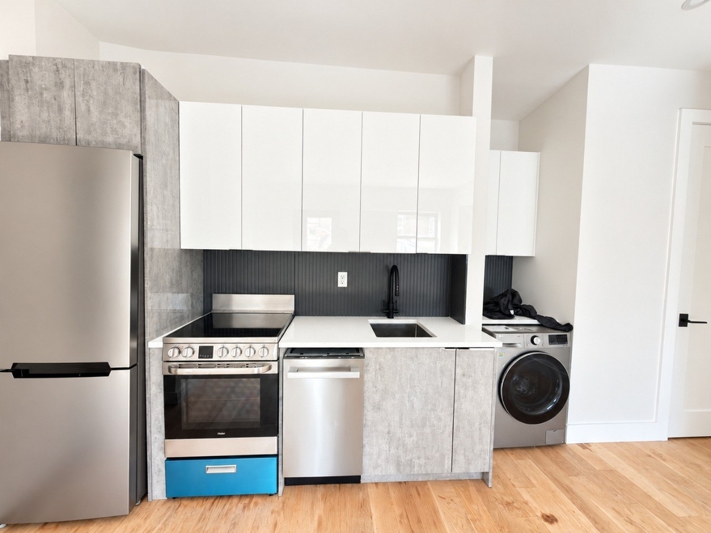 72 Greenpoint Avenue - Photo 2