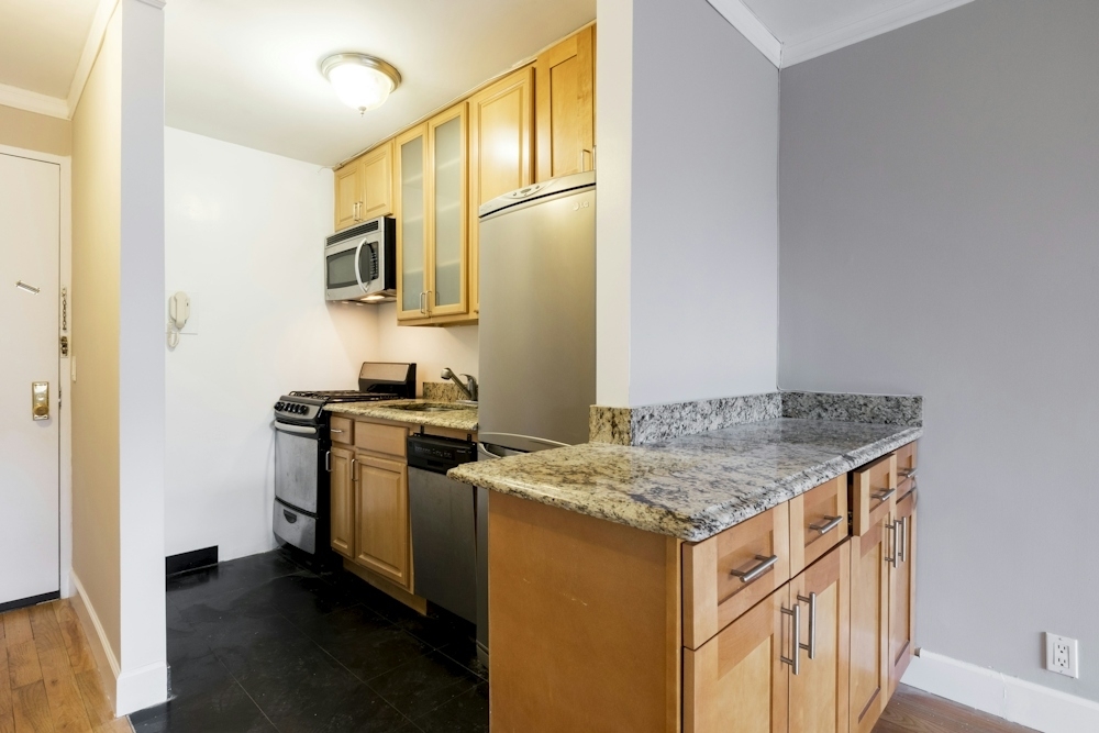 98th Street and Columbus Avenue - Photo 1
