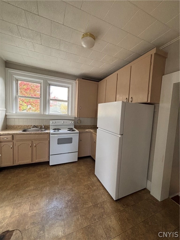 309 Mullin Street - Photo 3
