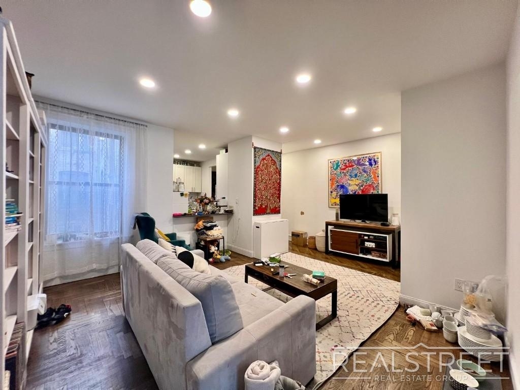 141 Joralemon Street - Photo 0