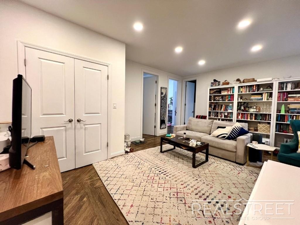 141 Joralemon Street - Photo 3
