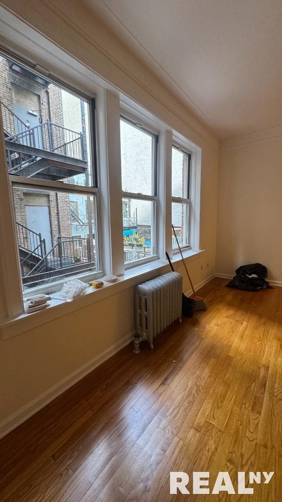W 13th St - Photo 2