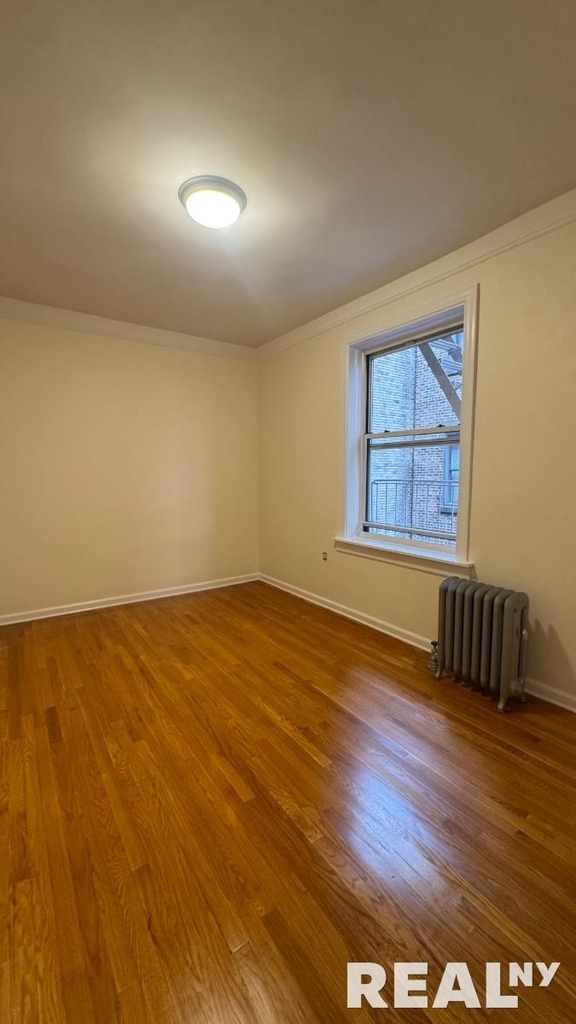 W 13th St - Photo 3