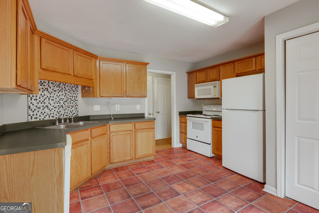 555 Snapfinger Drive - Photo 9