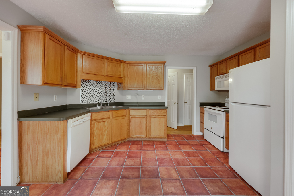555 Snapfinger Drive - Photo 10