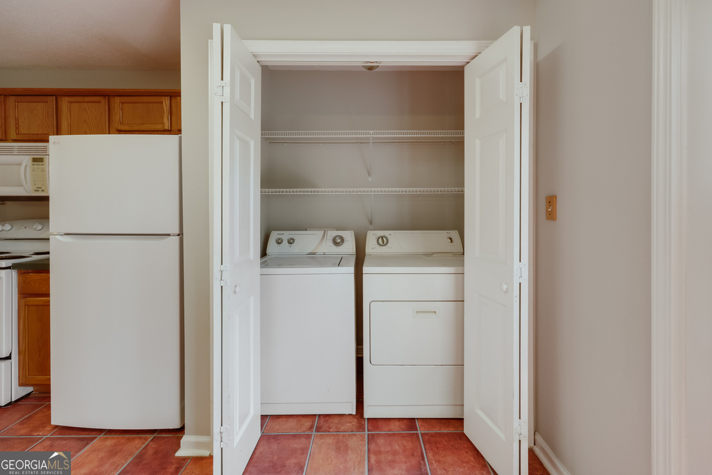 555 Snapfinger Drive - Photo 14