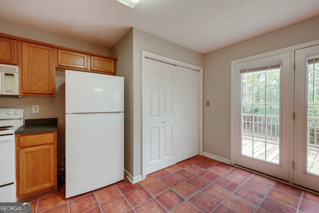 555 Snapfinger Drive - Photo 13