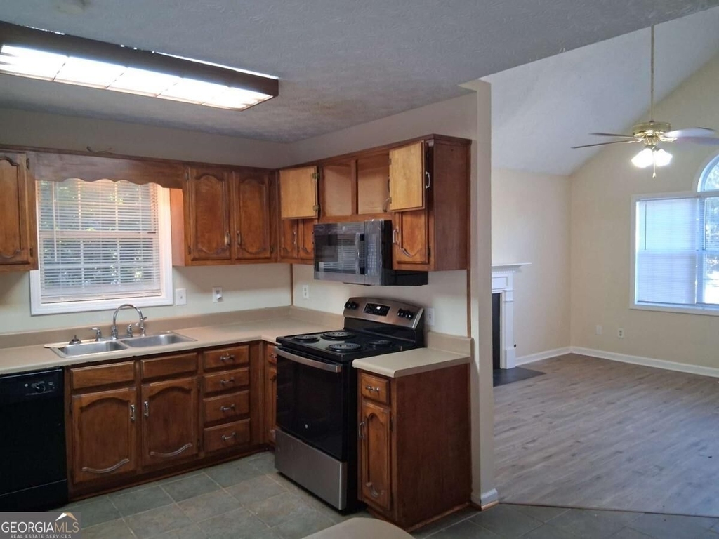 7728 Governors Lane - Photo 4