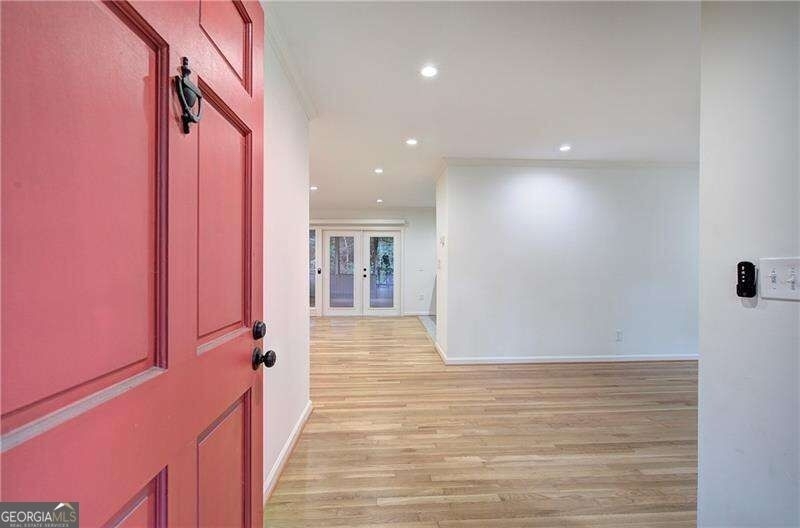 1990 Glenroy Place Se - Photo 5