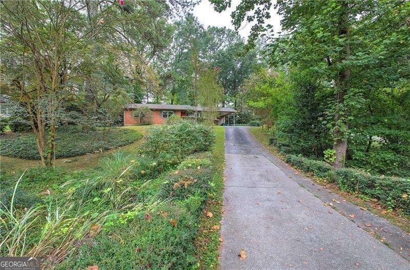 1990 Glenroy Place Se - Photo 2