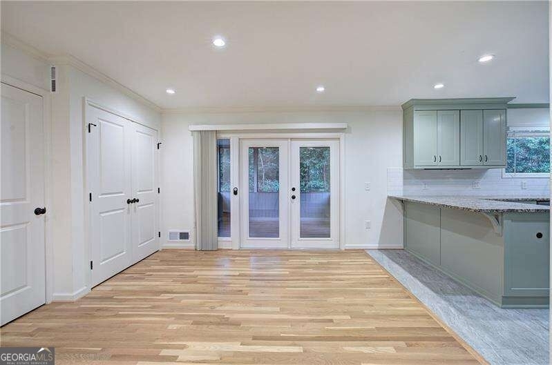 1990 Glenroy Place Se - Photo 18