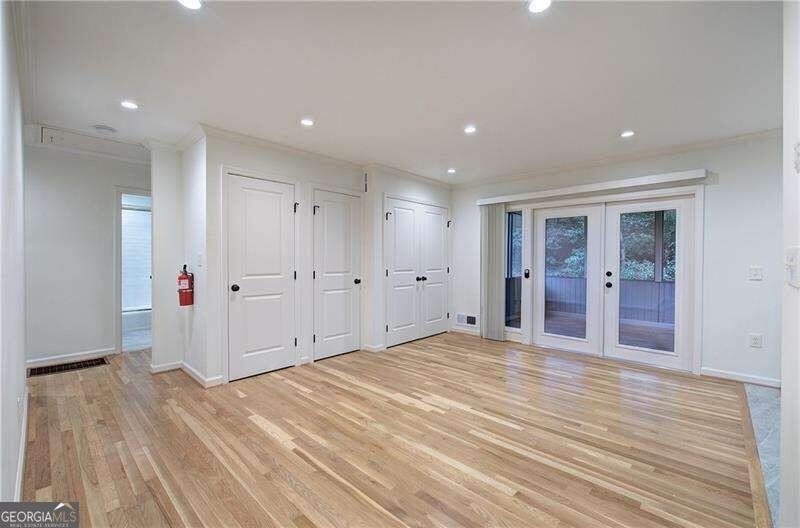 1990 Glenroy Place Se - Photo 10