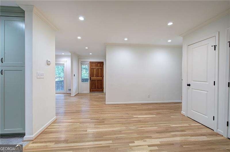 1990 Glenroy Place Se - Photo 9