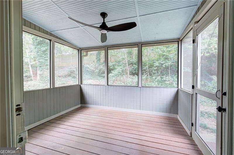 1990 Glenroy Place Se - Photo 32