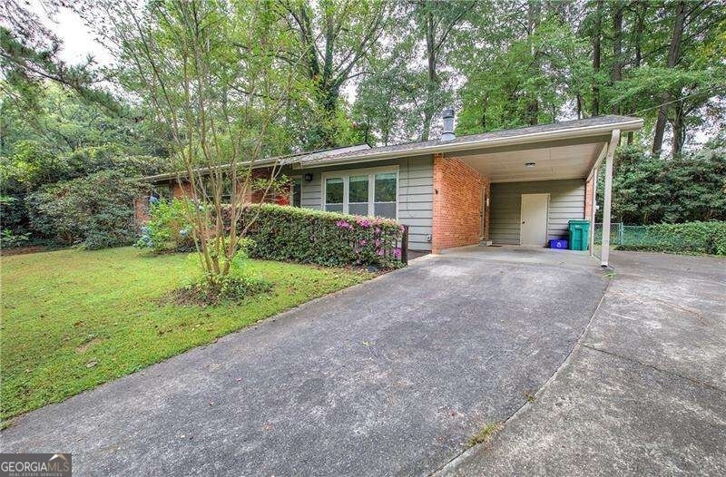 1990 Glenroy Place Se - Photo 1