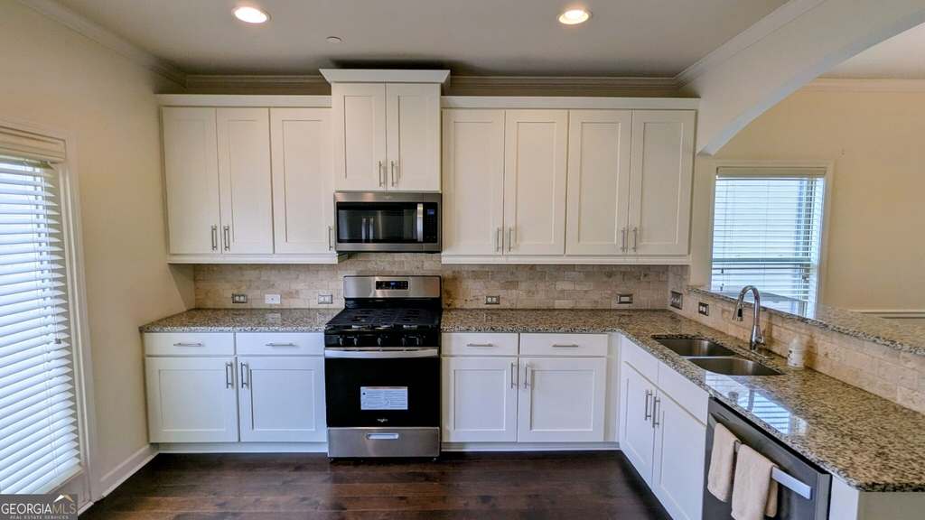7395 Glisten Avenue - Photo 7