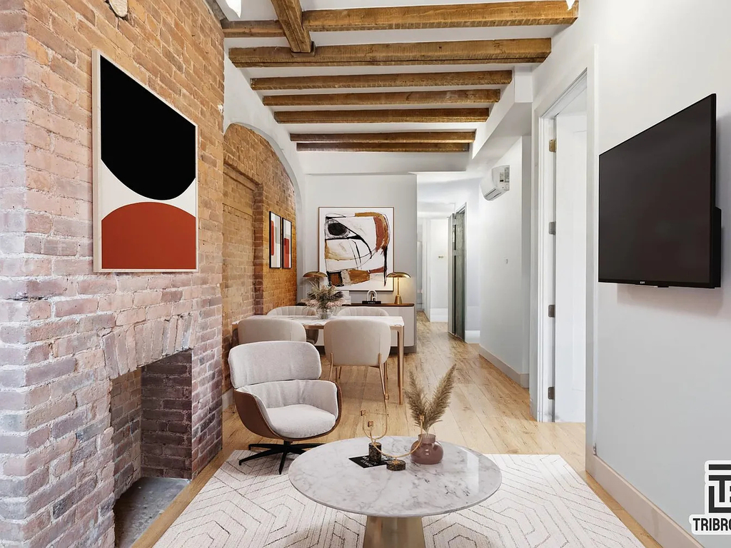 105 Berry Street - Photo 1