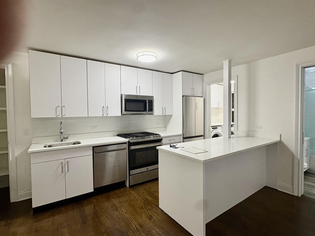 Copy of fifth ave - Photo 1
