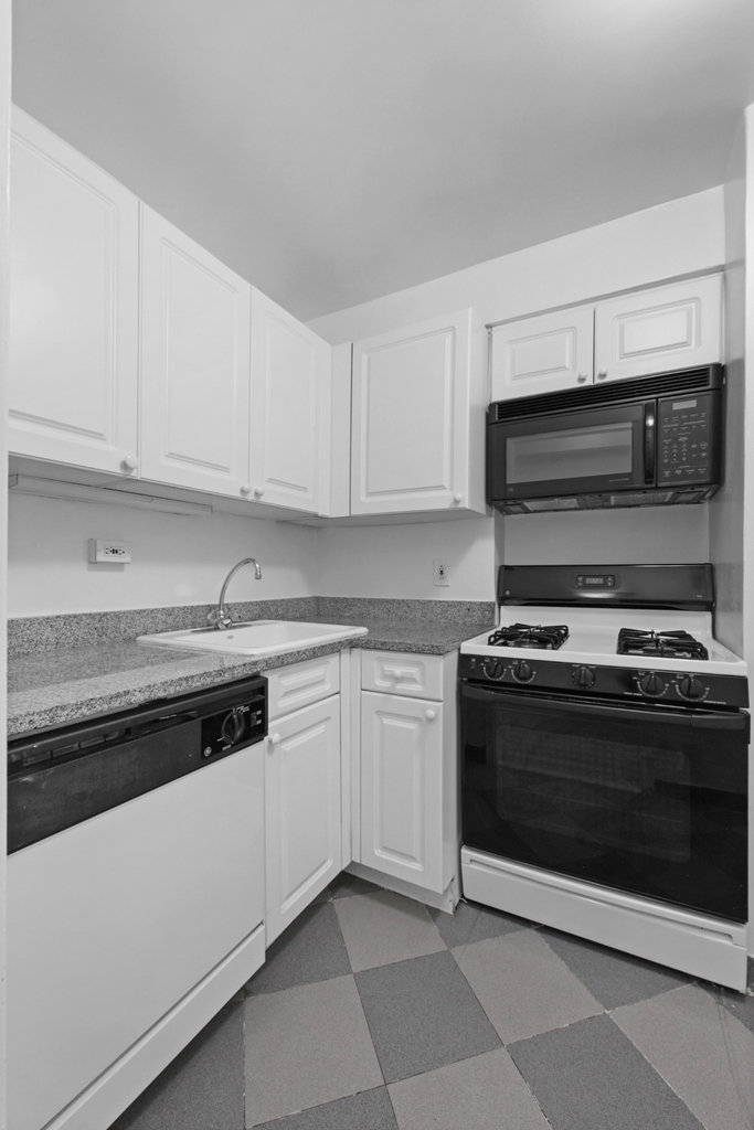 340 East 51st Street - Photo 5