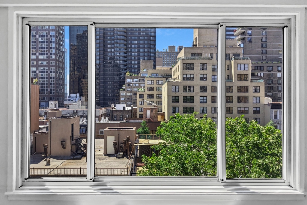 340 East 51st Street - Photo 6