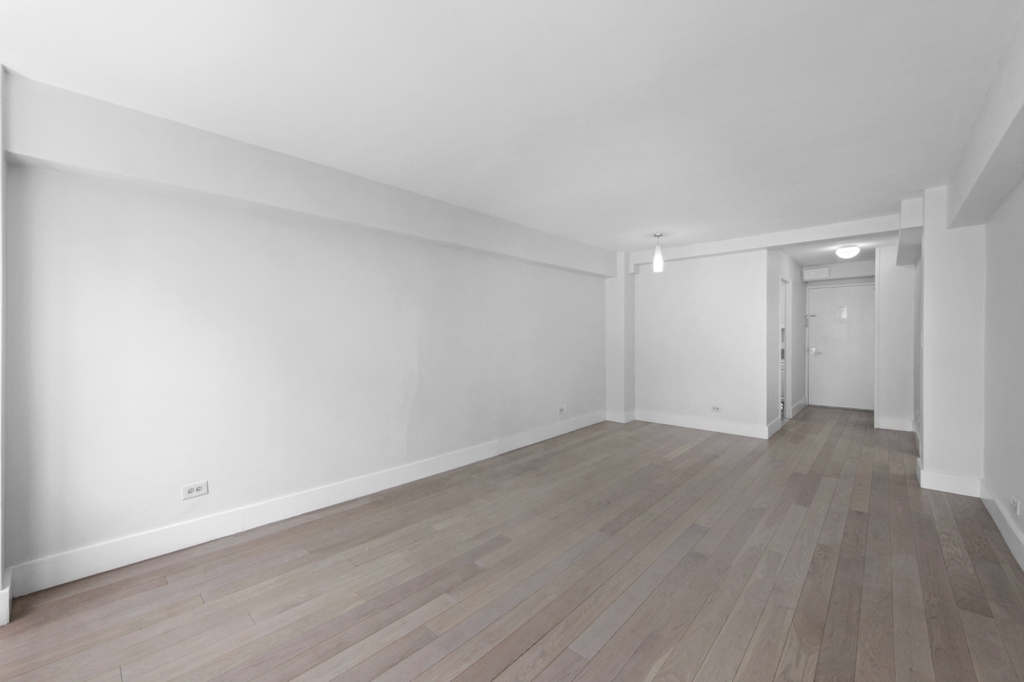 340 East 51st Street - Photo 3