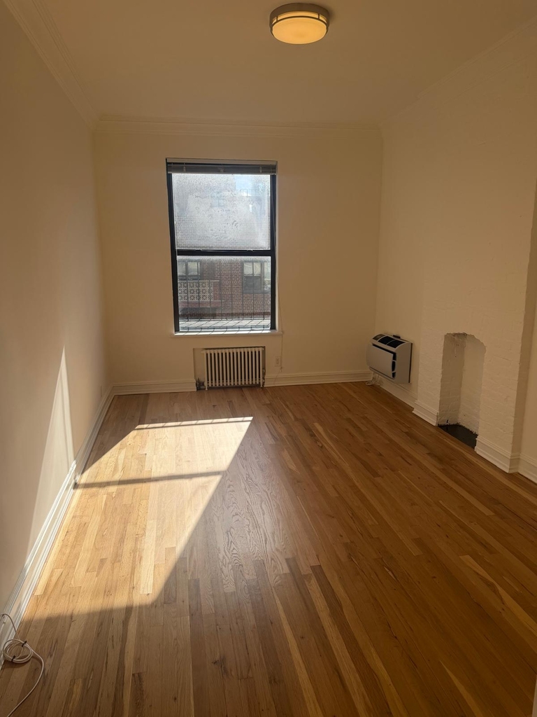 East 83rd Street - Photo 5
