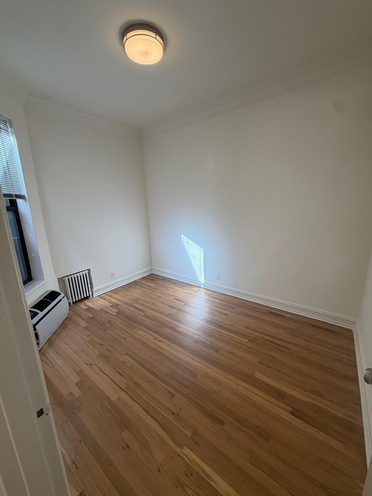 East 83rd Street - Photo 6