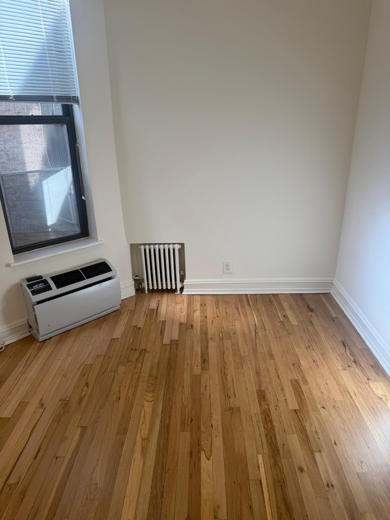 East 83rd Street - Photo 7