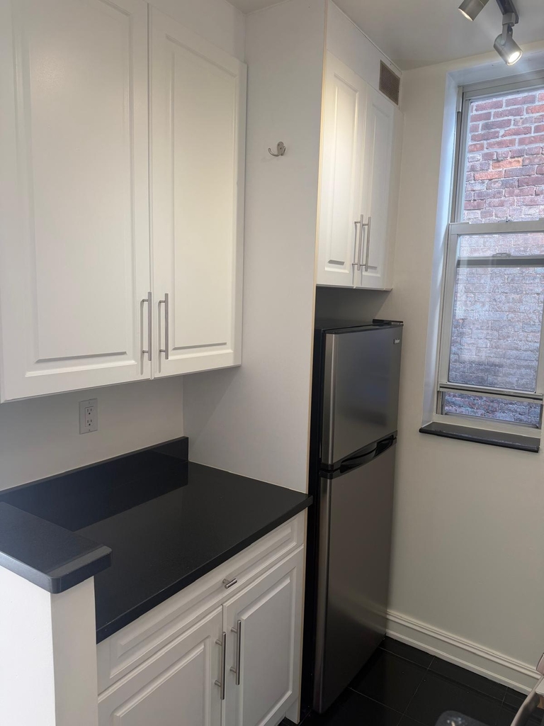East 83rd Street - Photo 2