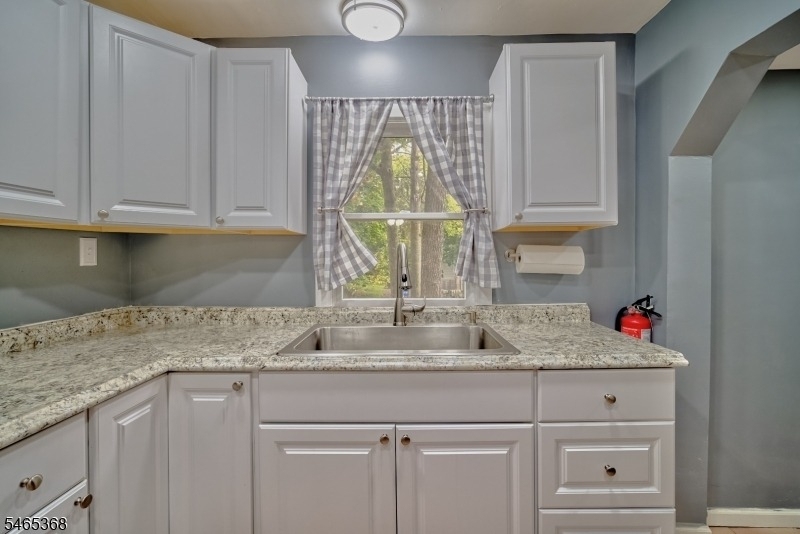 47 Court St - Photo 8