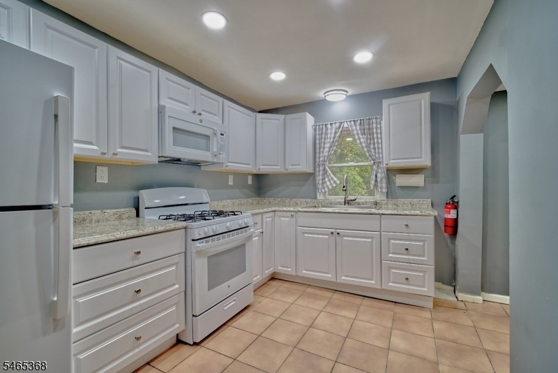 47 Court St - Photo 6
