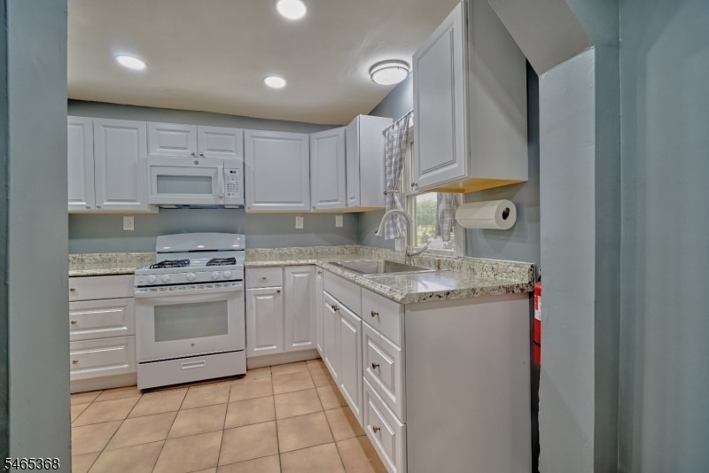 47 Court St - Photo 4