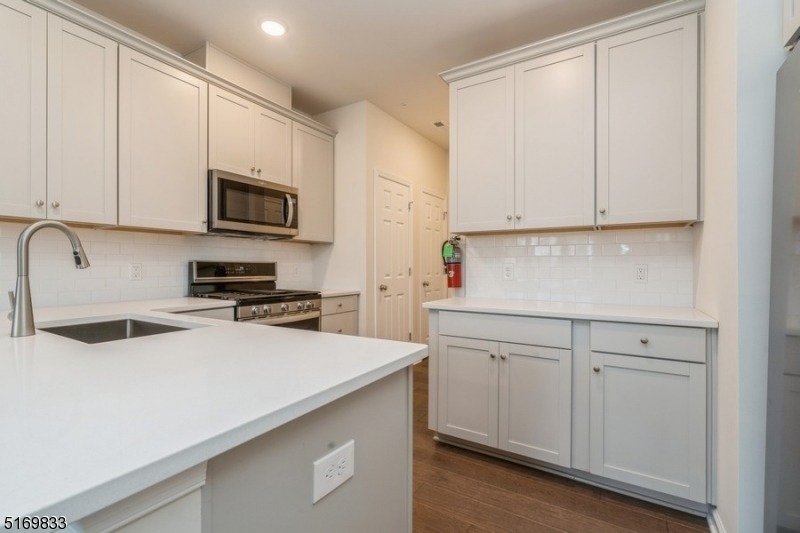 77 Robeson St - Photo 12