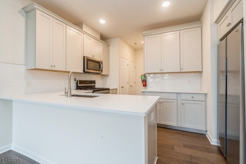 77 Robeson St - Photo 8