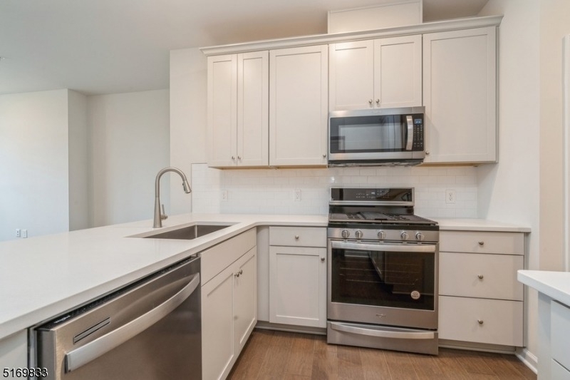 77 Robeson St - Photo 13